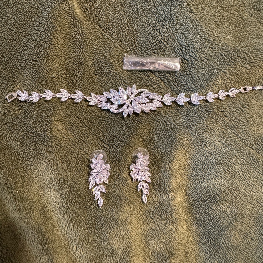 1 1/2” Dangle Earrings with Matching Bracelet, Beautiful and Super Sparkly Set
